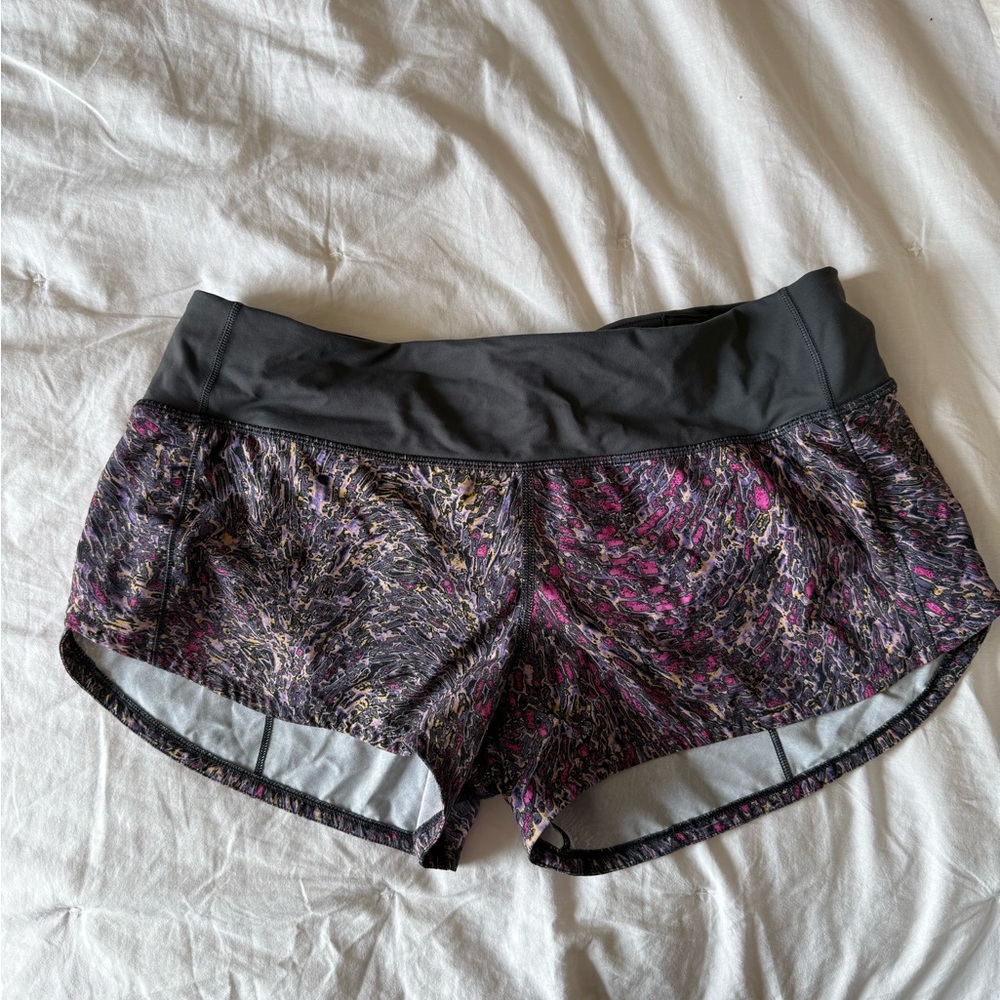 Lululemon Speed Up Low-Rise 2.5" kaleidoscope gray and pink